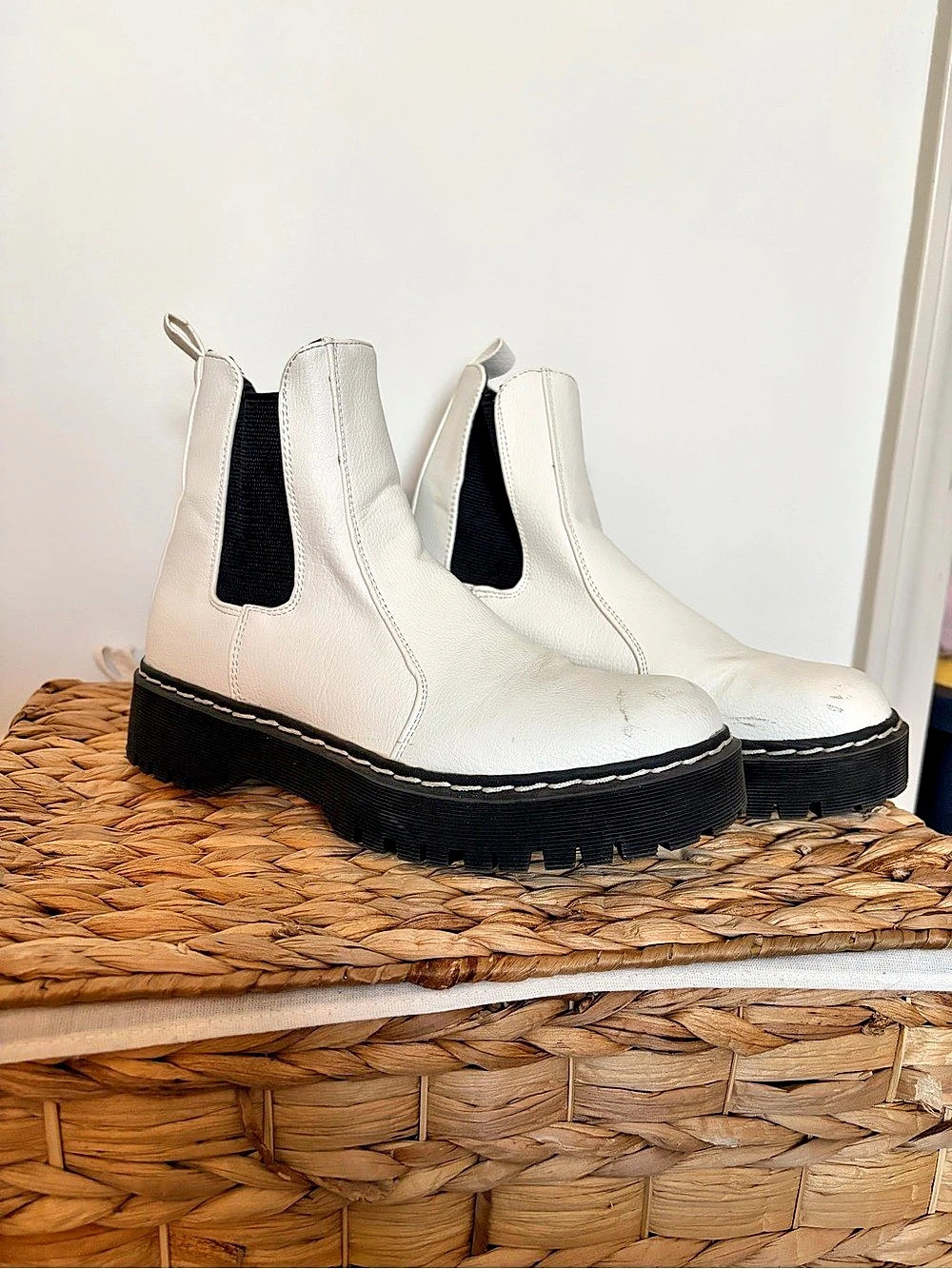 Sincerely Jules x Target Hippie White Chelsea Lug Boots Women’s 7